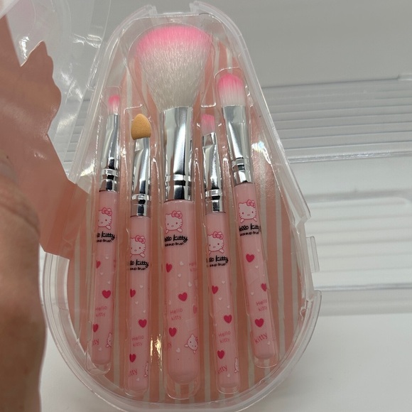 Hello Kitty Pink Heart Makeup Brush Collection - Picture 3 of 3